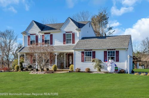 29 Long Acre Dr, Upper Freehold Township, NJ 08514-1621