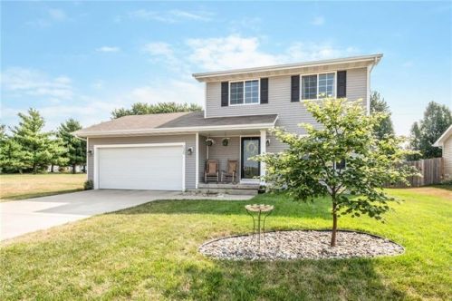 335 Cardinal Ln, Waukee, IA 50263-9645