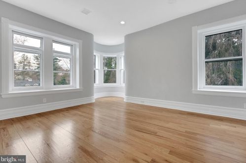 241 Kings Hwy, Tavistock NJ 08033-1981 exterior