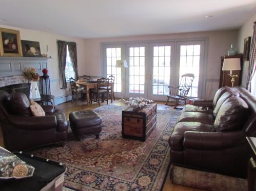 4 Middle St, Amherst, NH 03031-2917