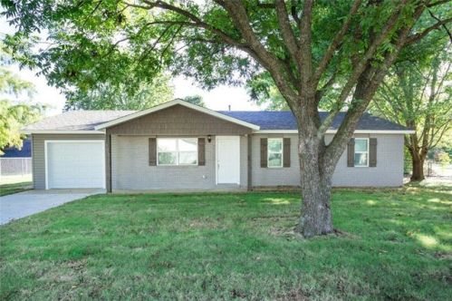 105 A St, Pocola, OK 74902-1943