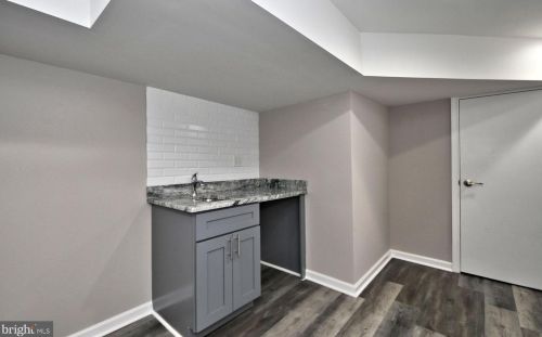 328 61 St, Philadelphia PA 19142-3402 exterior