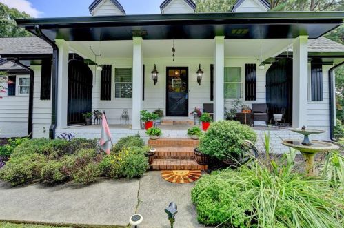 2344 Meadow Dr, Lithonia, GA 30078-2674