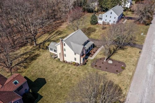 38 Robin Ln, Upper Stepney, CT 06468-3007