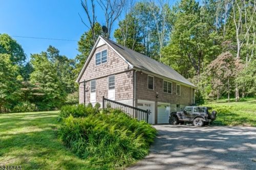 45 Gristmill Rd, Dover, NJ 07869-2202