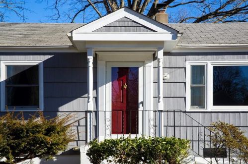 16 Visconti St, Norwalk, CT 06851-4033