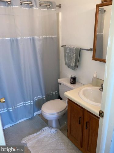 63 Lexton Dr, York PA 17404-9437 exterior