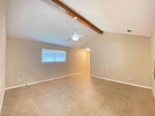 25 Tradewinds Dr, Galveston, TX 77554-9357