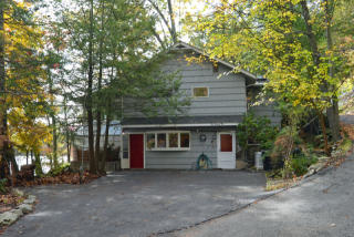 175 Fritz Ln, Bloomingdale, NJ 07403-1402