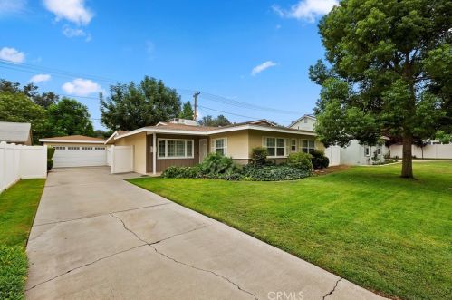 6798 Rainier Ct, Riverside, CA 92506-3922