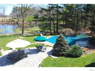 65 Carriage Rd, Wilton CT  06897-1604 exterior