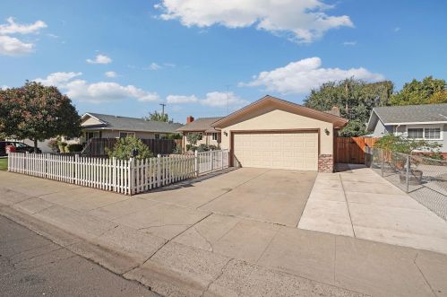 1819 Walnut St, Lodi, CA 95242-3159