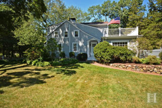 140 Leroy Ave, Tokeneke, CT 06820-3436