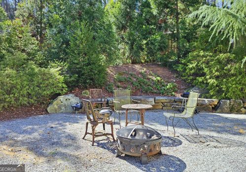 83 Montre Sq, Atlanta GA  30327-4046 exterior