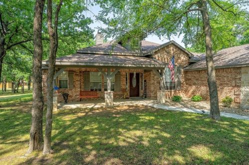 812 Sherry Ln, Aubrey, TX 76227-2808