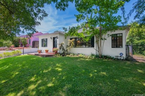 5525 Leghorn Ave, Van Nuys, CA 91401-5426