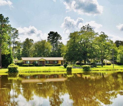 208 Parkway Dr, Hiltonia, GA 30467-2142