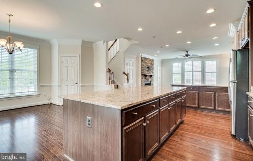 7892 Carbondale Way, Springfield VA  22153 exterior