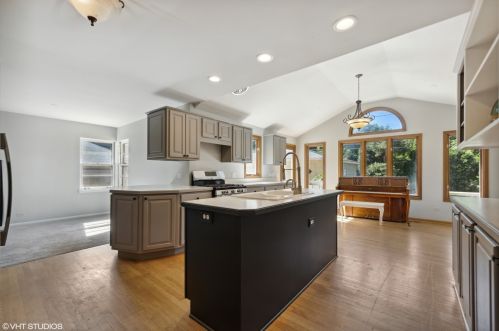 232 Tupelo Ave, Naperville, IL 60540-7929
