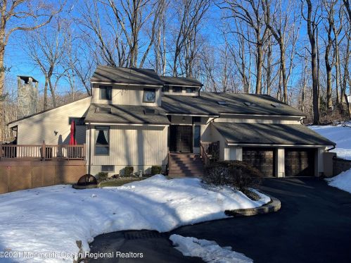 6 Victoria Pl, Holmdel Village, NJ 07733-1323