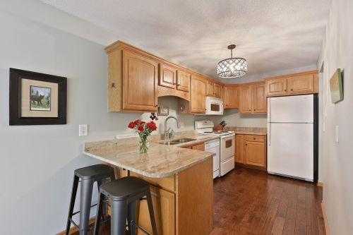 10721 Yukon Ave, Minneapolis, MN 55438-2253