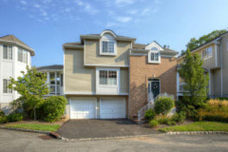 122 Woods End Rd, Gillette, NJ 07933-1517