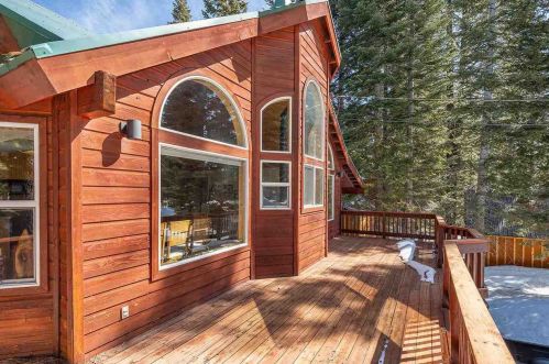 13848 Copenhagen Dr, Truckee, CA 96161-6626