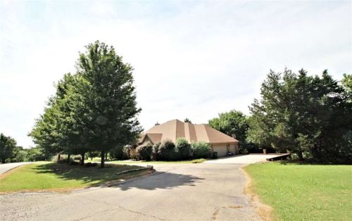 3223 Live Oak Ln, Stillwater, OK 74075-9302