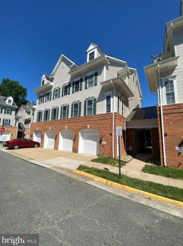 8938 Milford Haven Ct, Lorton, VA 22079-4742