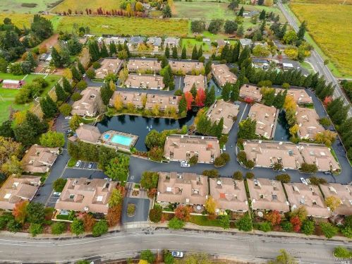 17 Fountain Grove Cir, Fairfield, CA 94558-2463