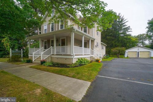 32 Upper Ferry Rd, Trenton, NJ 08628-1524