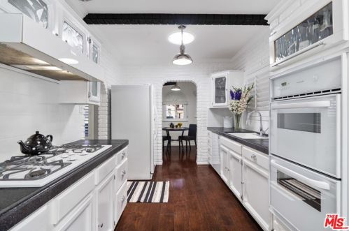 612 Ivy St, Glendale CA  91204-1027 exterior