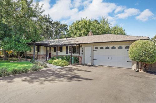 609 Main St, Ripon, CA 95366-2905