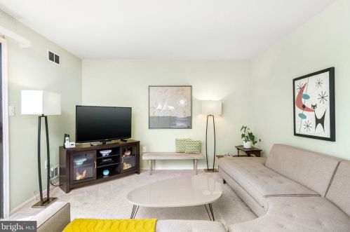 42 Topaz Ln, Trenton NJ exterior