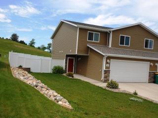 1626 Crane Dr, Bismarck, ND 58501-7732