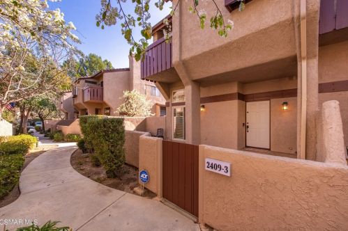2409 Chandler Ave, Simi Valley, CA 93065-1955