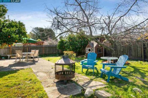 1829 Noemi Dr, Concord CA  94519-1445 exterior