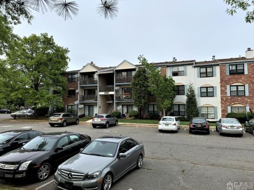 90 Canterbury Ct, Piscataway, NJ 08854-6211