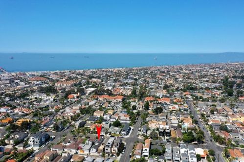 714 Huntington St, Huntington Beach, CA 92648-4754