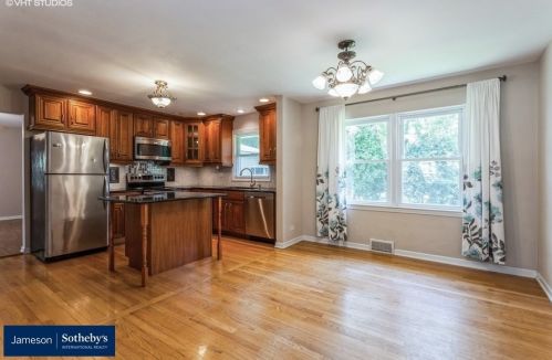 415 Traube Ave, Willowbrook IL  60514-2810 exterior