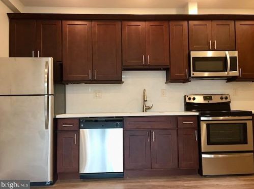 1643 Marshall St, Philadelphia, PA 19122-2921