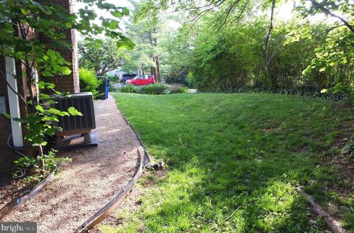 15 Grace Church Ct, Silver Spring, MD 20910-2161