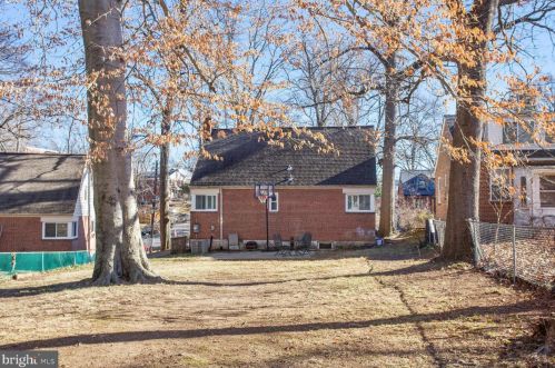 8216 Roanoke Ave, Silver Spring MD 20912-6207 exterior