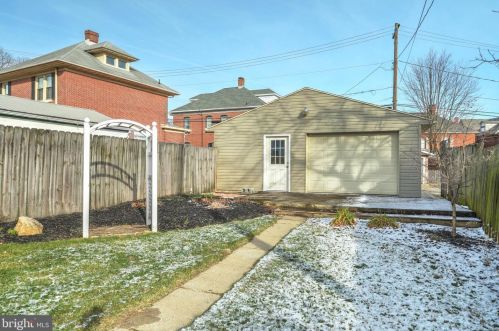 437 Carlisle St, Hanover PA 17331-2188 exterior