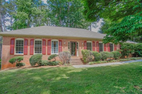 4677 Kellogg Dr, Lilburn, GA 30047-4407
