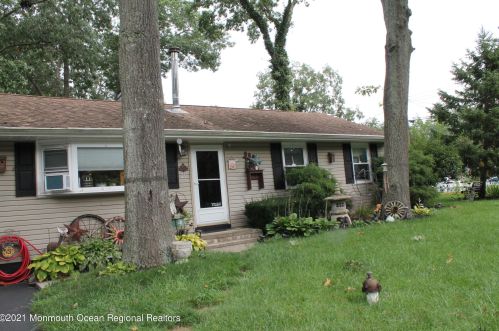 29 Park Ave, Berkeley Township, NJ 08721-1913