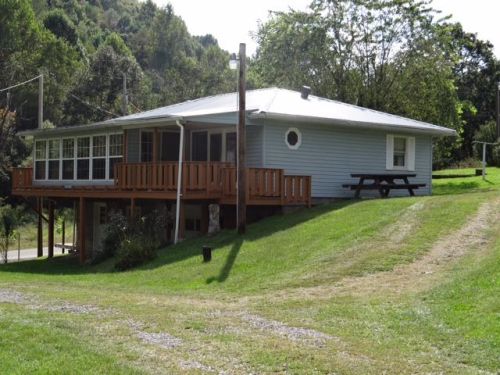 5212 Kincheloe Rd, Kincheloe, WV 26378-6840