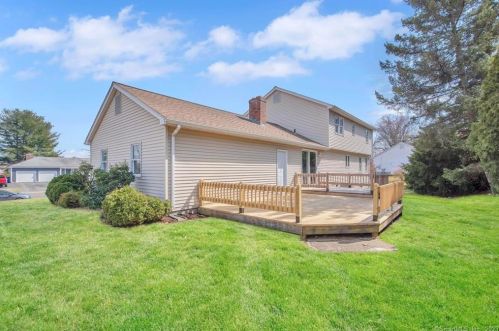 93 Michelle Dr, Windsor Locks, CT 06096-2432