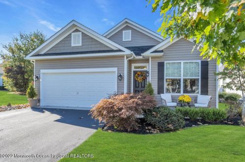 7 Wolverton Ct, Jackson Twp, NJ 08527-6406