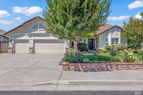 212 Chris St, Windsor, CA 95492-8630